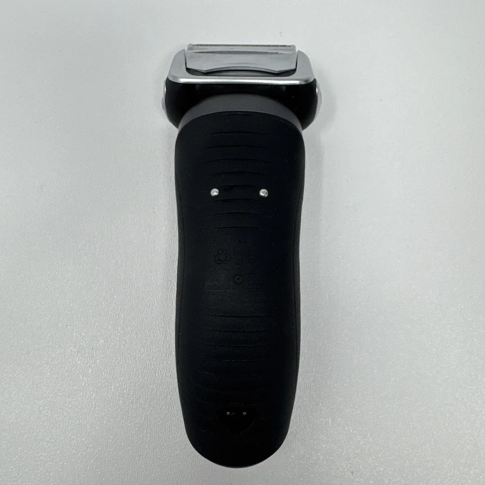 Braun Series 7 Electric Shaver Wet & Dry Type 5696 w/5675 Clean & Charge Station